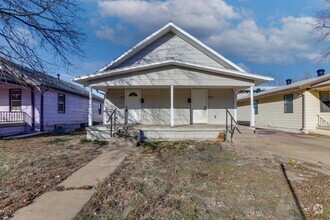 Building Photo - 704 1/2 E Boston St