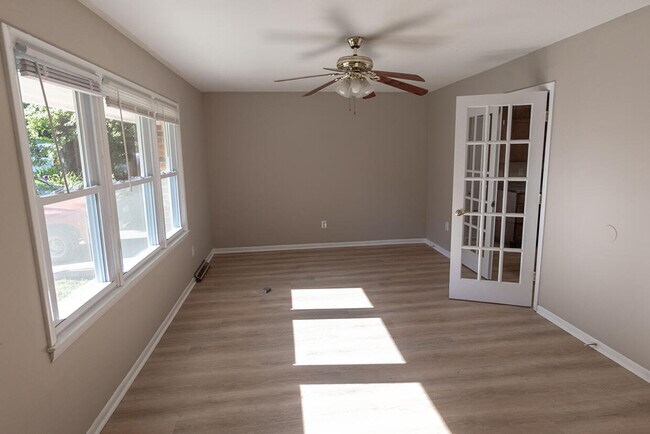 Foto del edificio - 3006 Lynnwood Dr