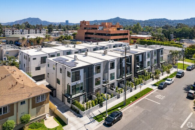 4720 Vantage - Vantage Villas