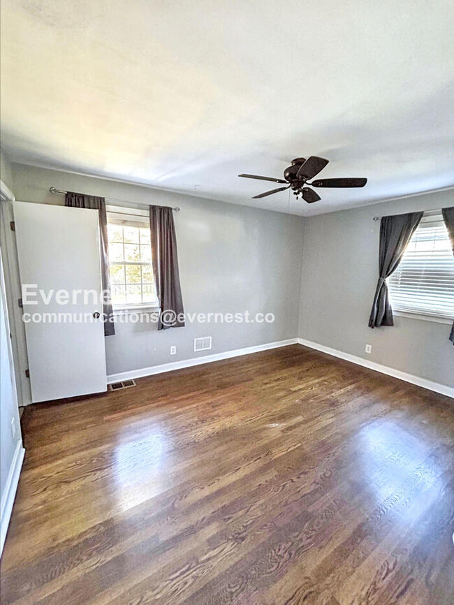 Foto del edificio - 809 Raymond Ct