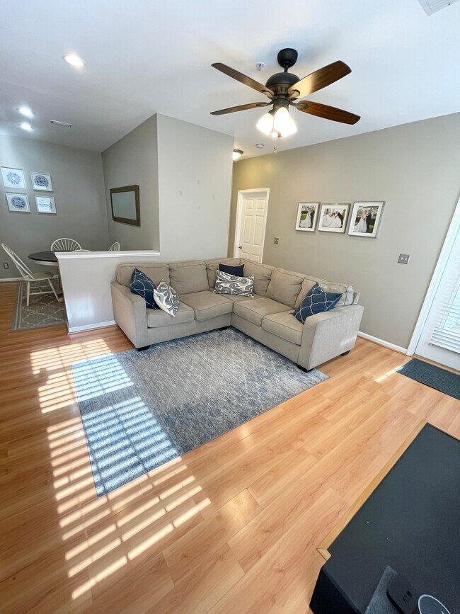 Foto del edificio - 1716 Lake Shore Crest Dr