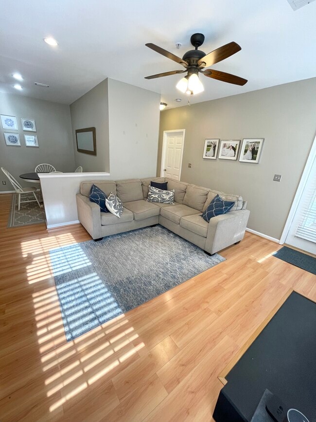 Building Photo - 1716 Lake Shore Crest Dr