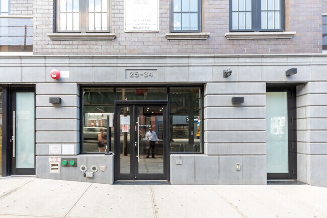 Building Photo - 25-34 31st St