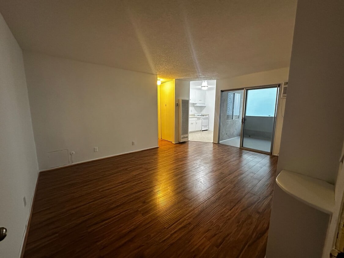 Building Photo - 5030 Riverton Ave