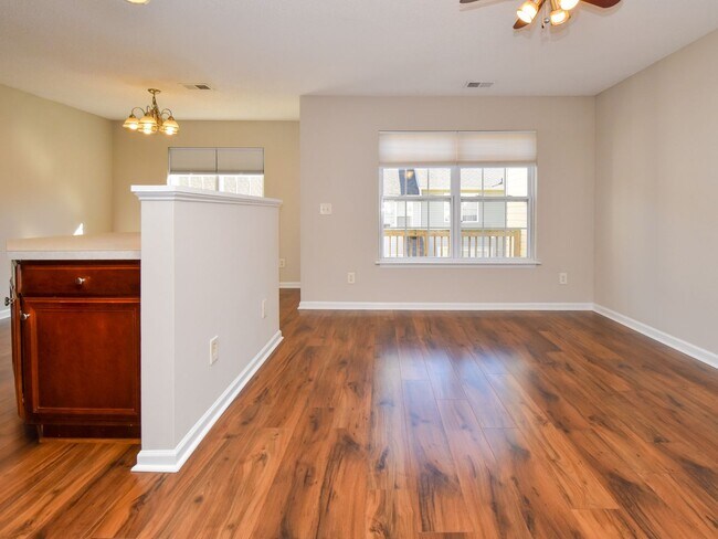 Foto del edificio - 33 Scott Hollow Dr