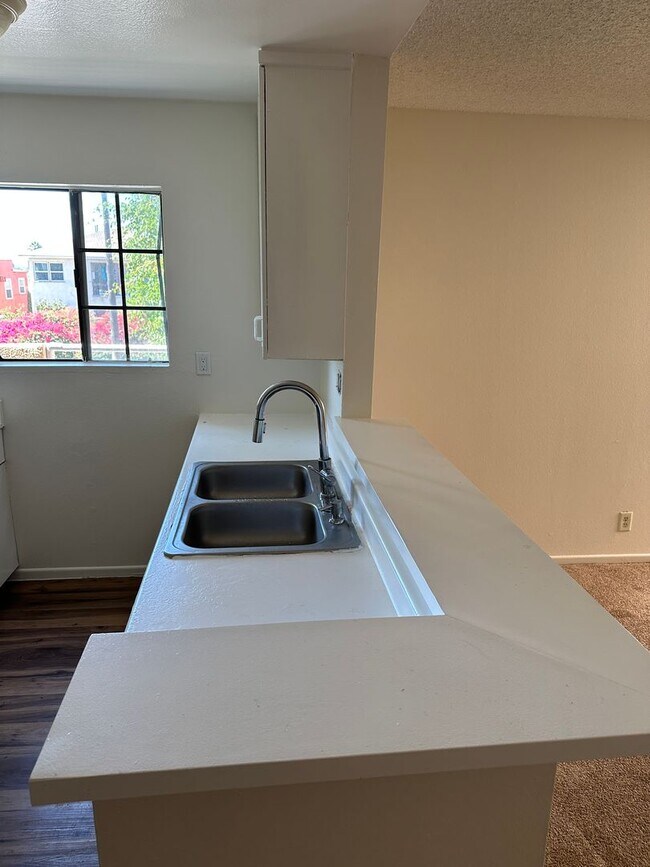 Building Photo - 2-Bedroom First-Floor Condo with Utilities...