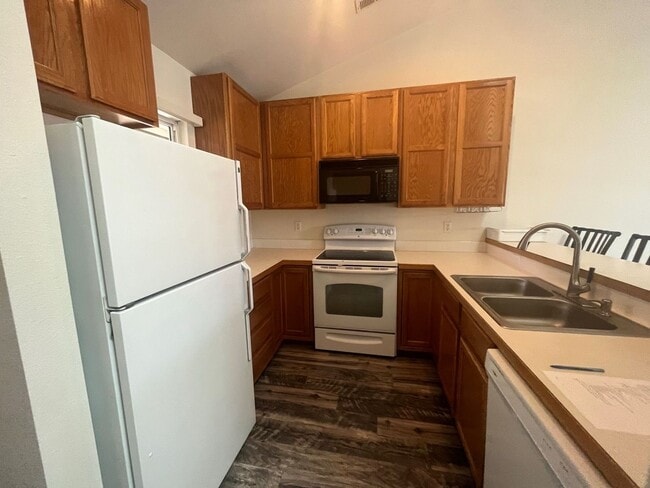 Building Photo - Fantastic Condo with Mountain Views