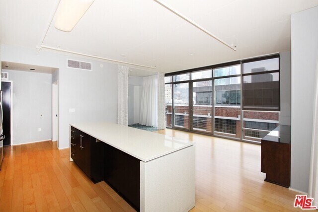 Building Photo - 1100 S Hope St
