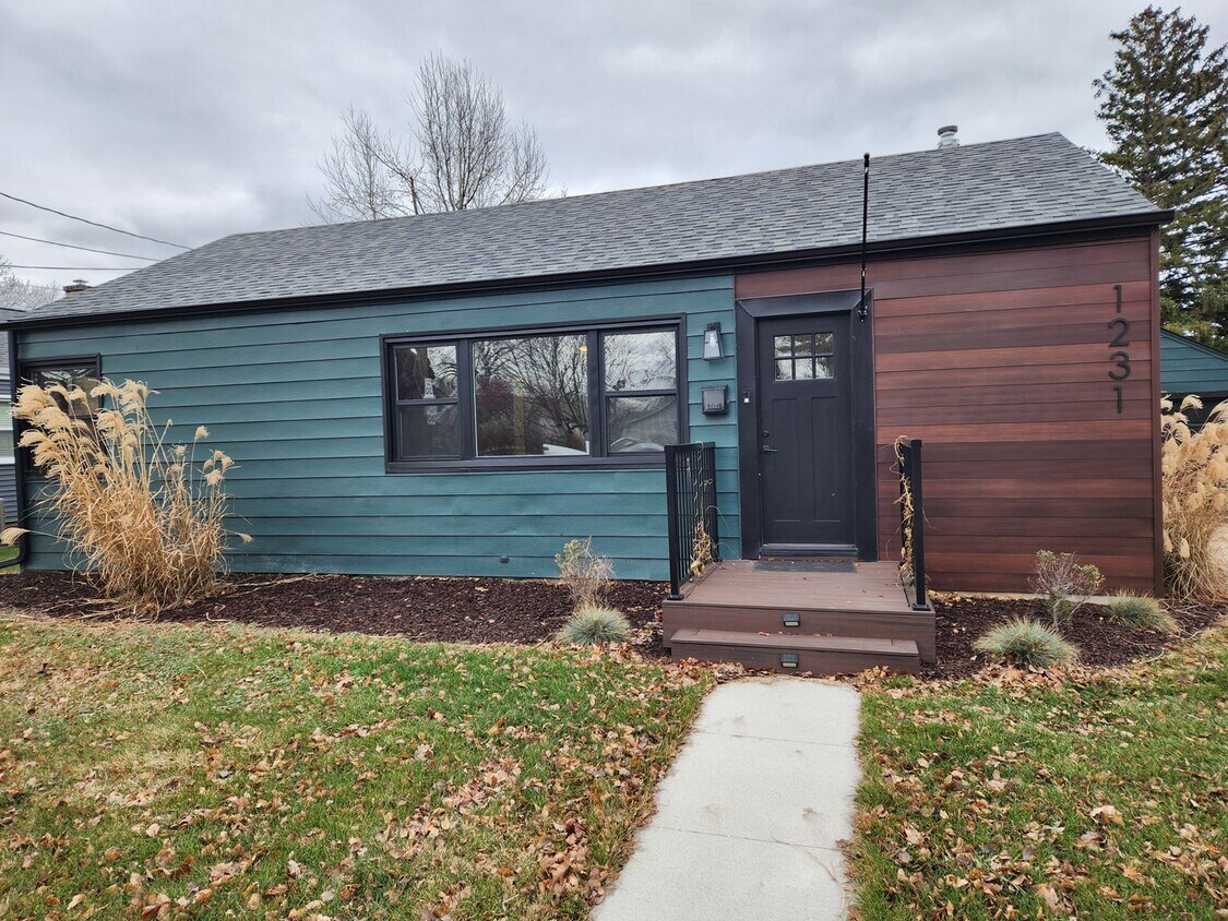 Foto principal - Beautiful 3-bedroom, 2-bathroom home in Be...