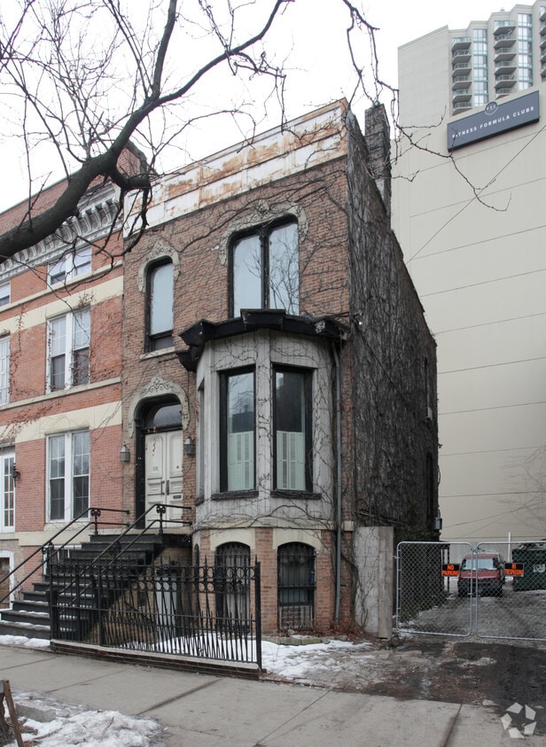 Primary Photo - 106-108 W Oak St