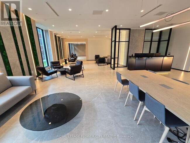 Photo du bâtiment - 699-699 Sheppard Ave E