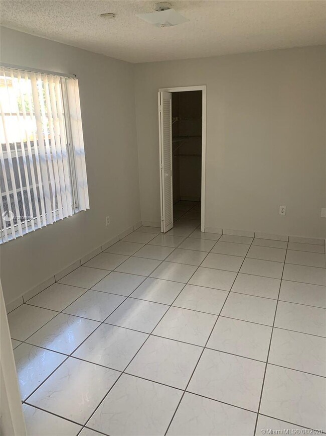Foto del edificio - 3375 SW 29th St