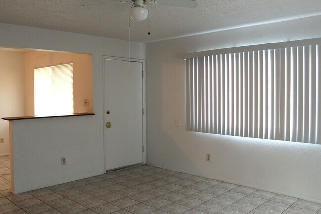 Foto del edificio - Cute Home for Rent South Bakersfield Cul De Sac