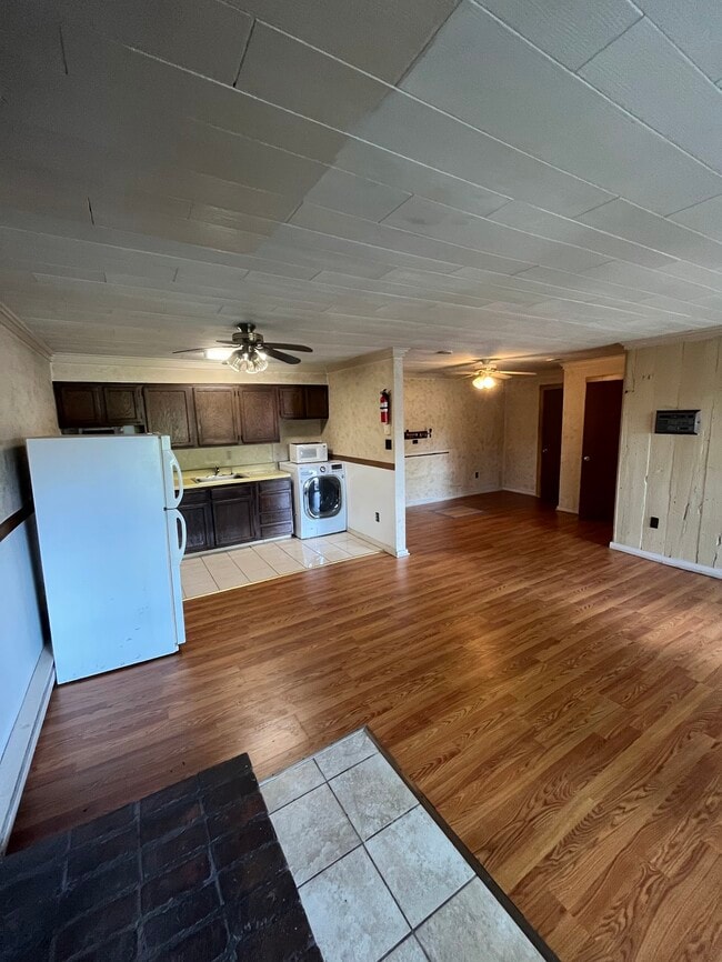 Building Photo - Chestnut Grove Village 17, 18, 19
