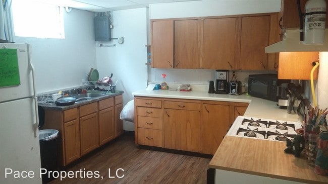Building Photo - 1 br, 2 bath Apartment - 728 E. College St.