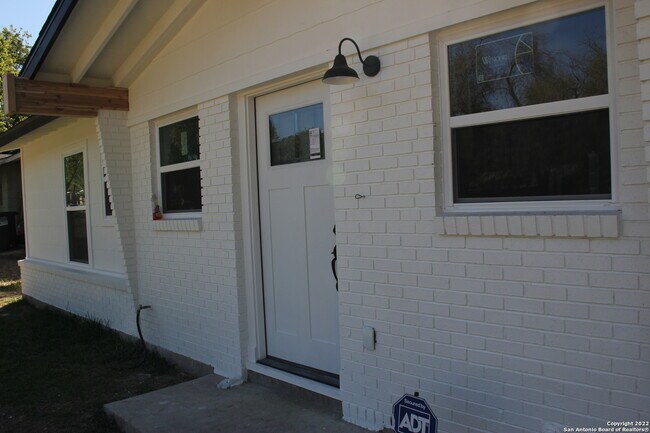 Foto del edificio - 4814 Chedder Dr