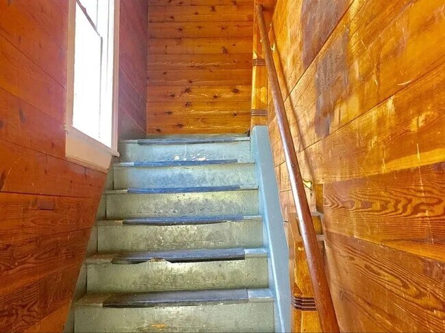 Photo - 108 N Hamilton St Apartment