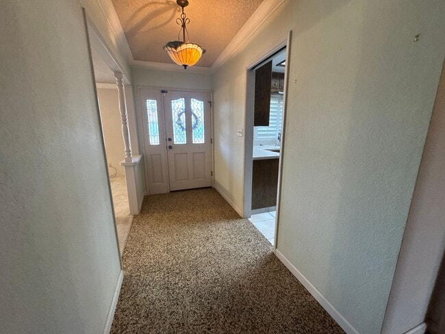 Building Photo - Charming 3 bed 2 bath home