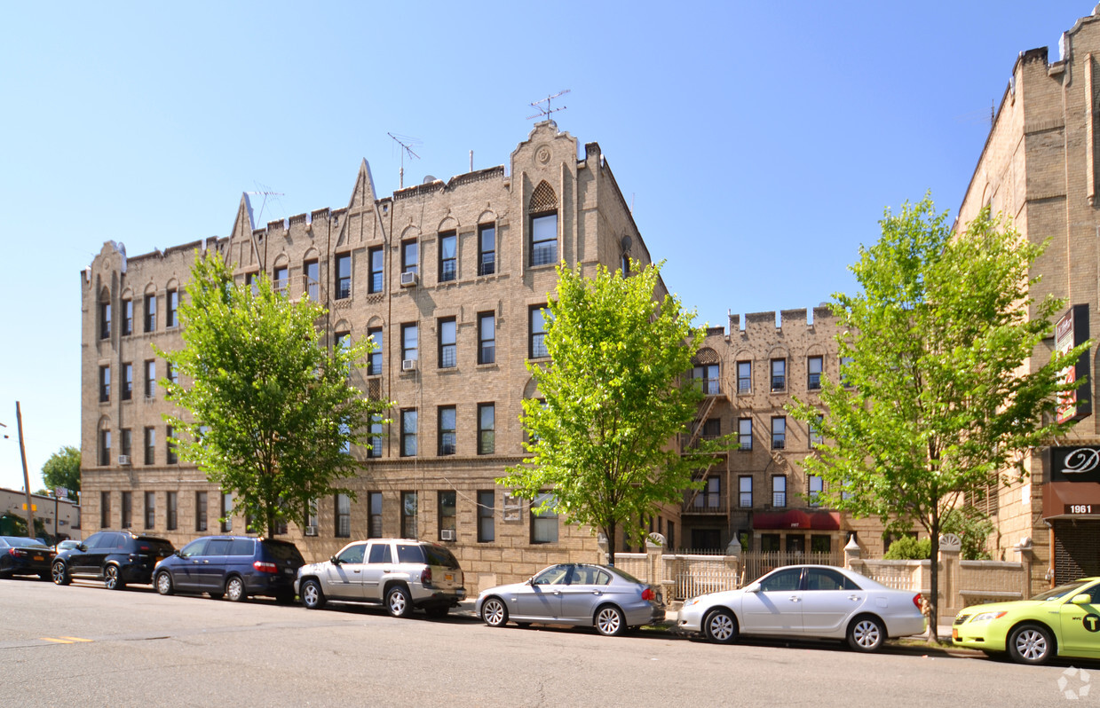 Primary Photo - 1957 Bronxdale Ave