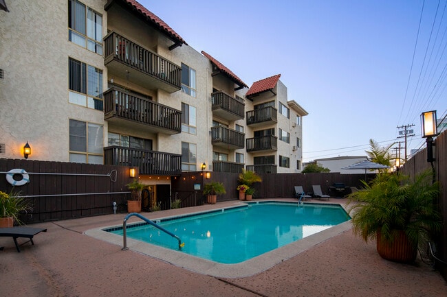 Building Photo - Villa Capri Apartments