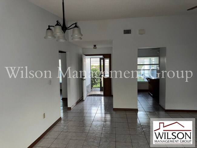 Building Photo - 1420 Flamingo Dr