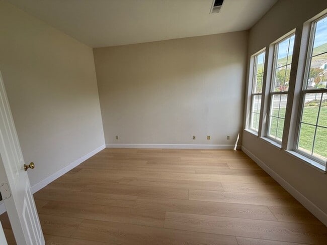 Building Photo - 48401 Costa Mesa Terrace
