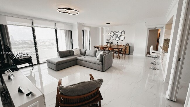 Foto del edificio - 20355 NE 34th Ct