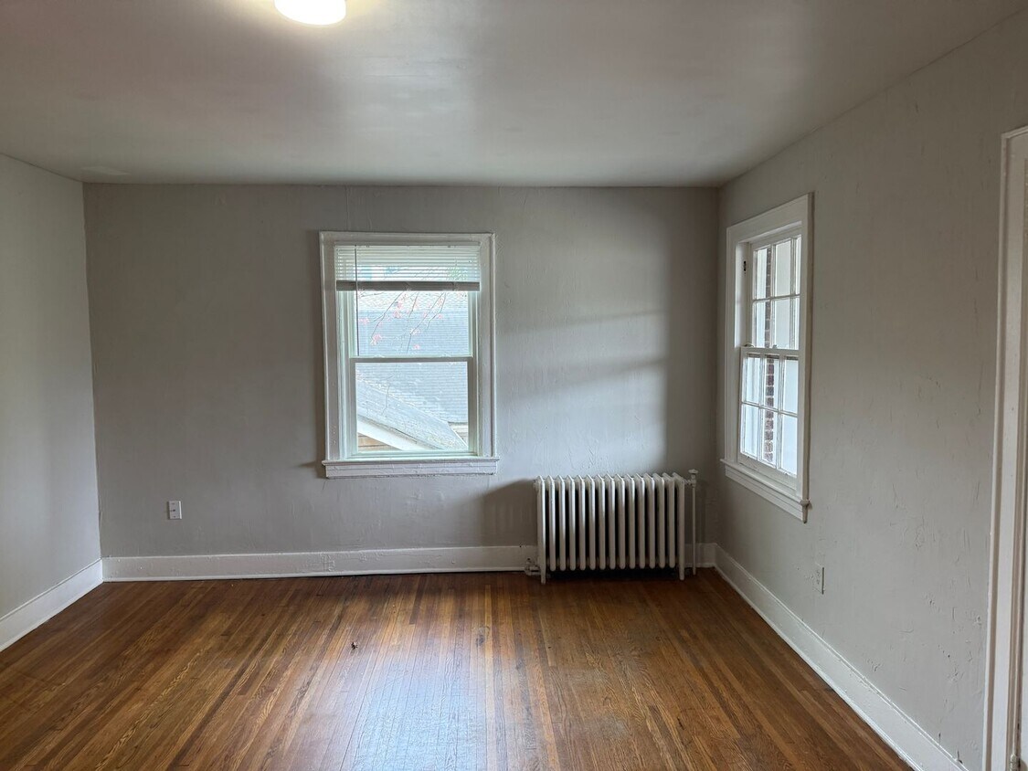 Building Photo - 1412 Park Dr