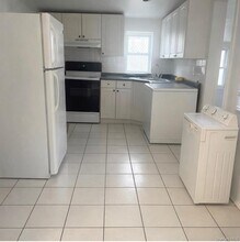 Building Photo - 221 Lehrer Ave