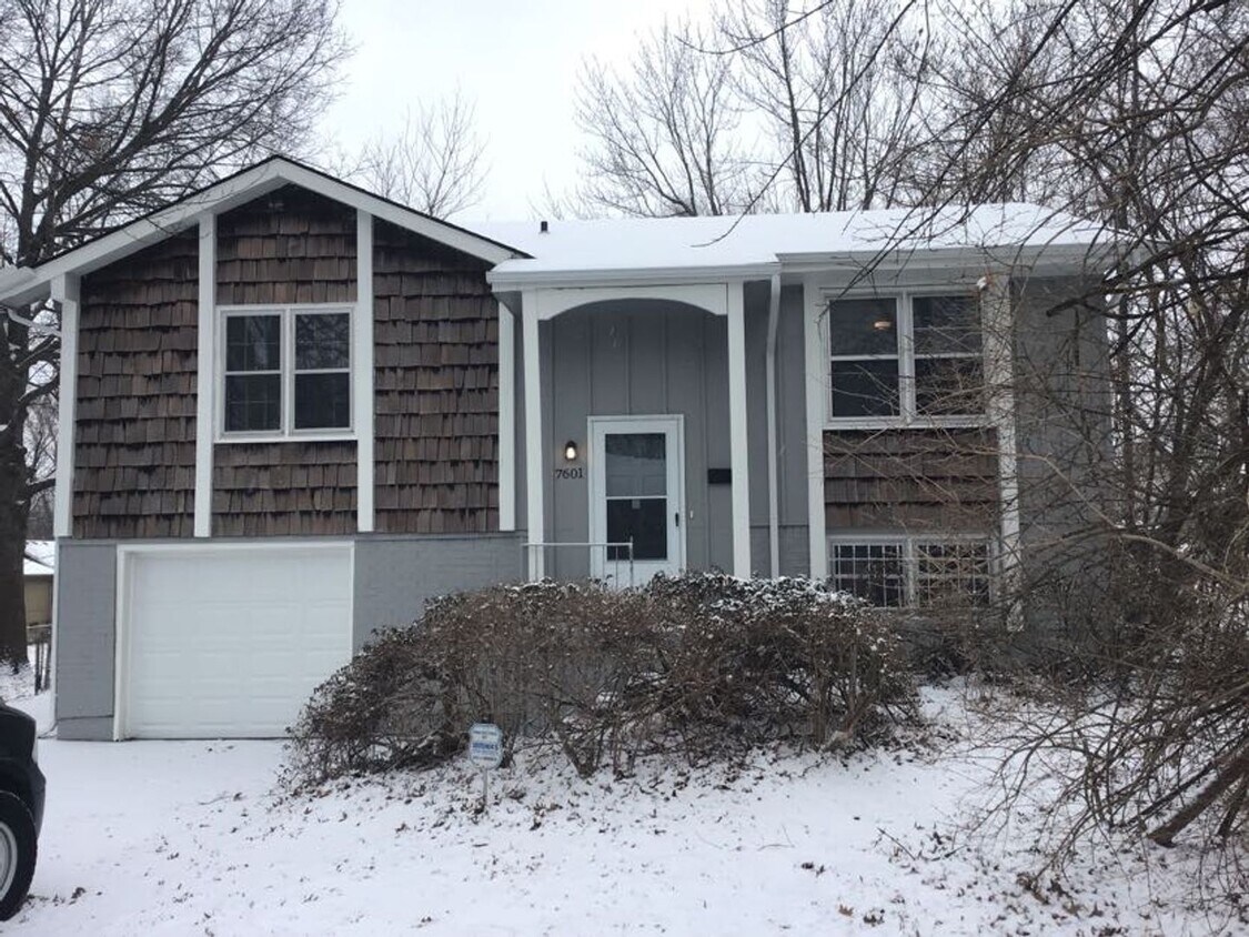 7601 E 119th St, Grandview, MO 64030 House Rental in Grandview, MO