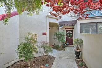 Building Photo - 530 Shorebird Cir