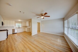 Building Photo - 1418 13th Ave N