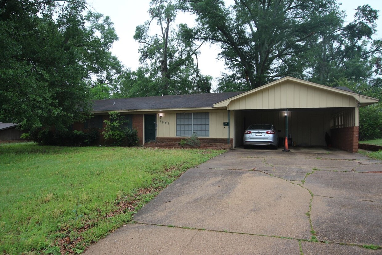 Primary Photo - Coming Soon! 3 Bedroom 2 Bath Rental is So...