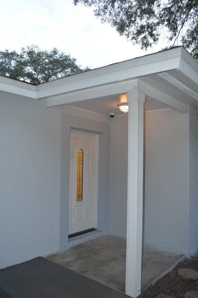 Building Photo - 2068 Java Plum Ave