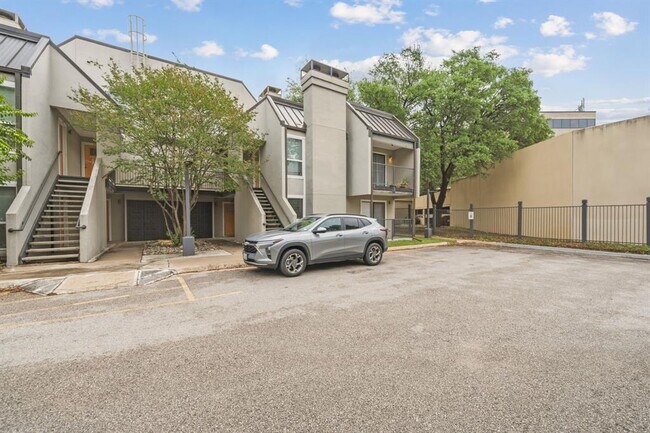Building Photo - 935 La Posada Dr