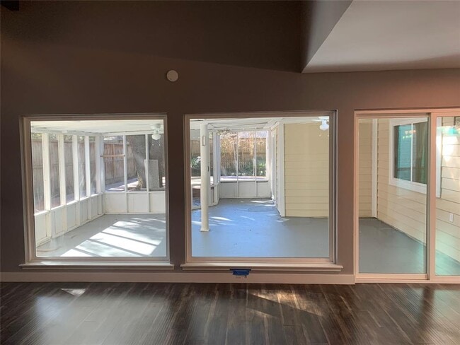 Building Photo - 11831 Briar Forest Dr