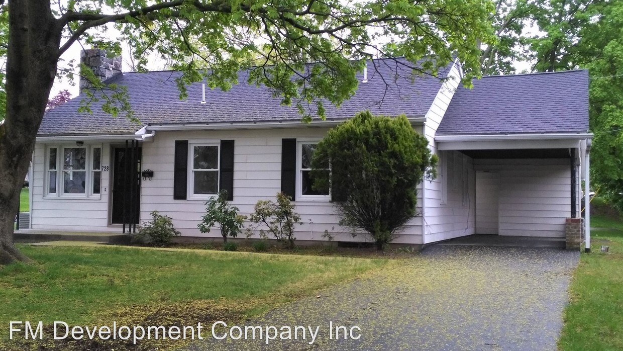 Primary Photo - 3 br, 2 bath House - 728 Oak Court