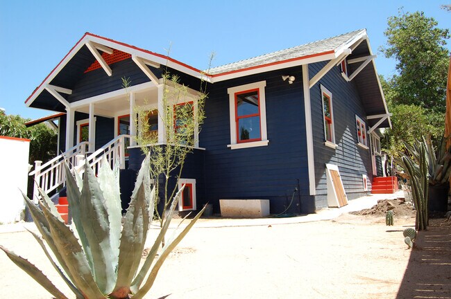 Building Photo - 6842 N Figueroa St