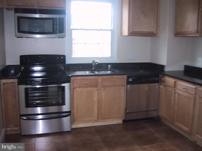 Building Photo - 2714 Gray Manor Terrace