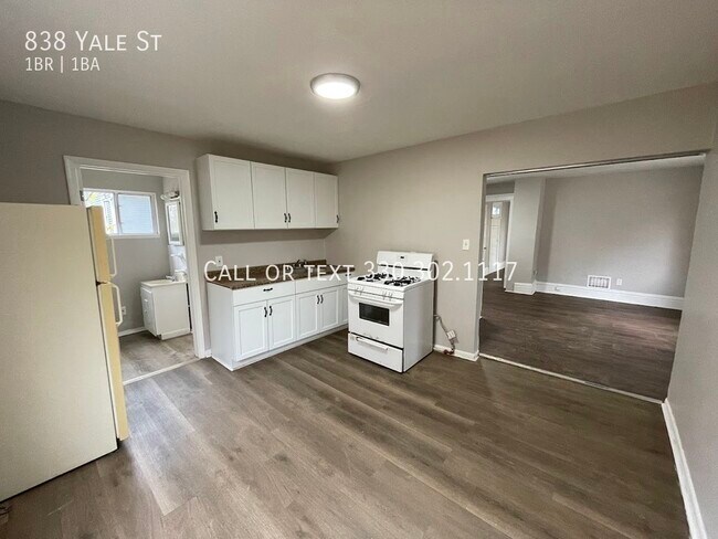 Foto del edificio - One bedroom one bathroom second level apar...