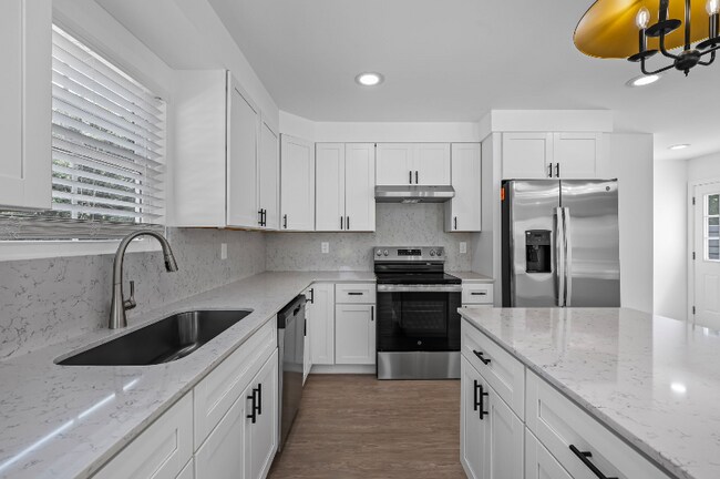 Foto del edificio - 244 Caroline Dr