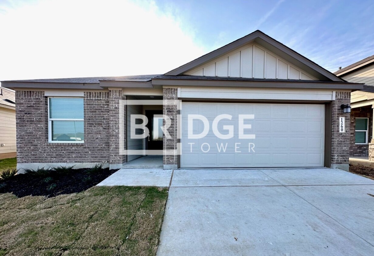 Primary Photo - 1260 Treehouse Lane, New Braunfels, TX 78130