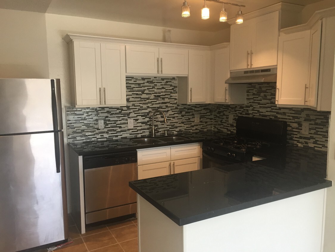 Foto principal - 855 S Harvard Blvd