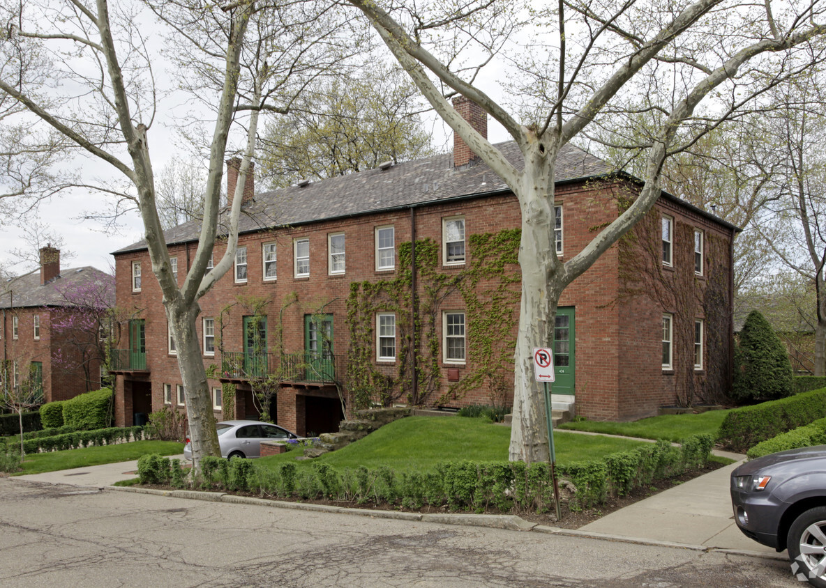 Building Photo - Chatham Village