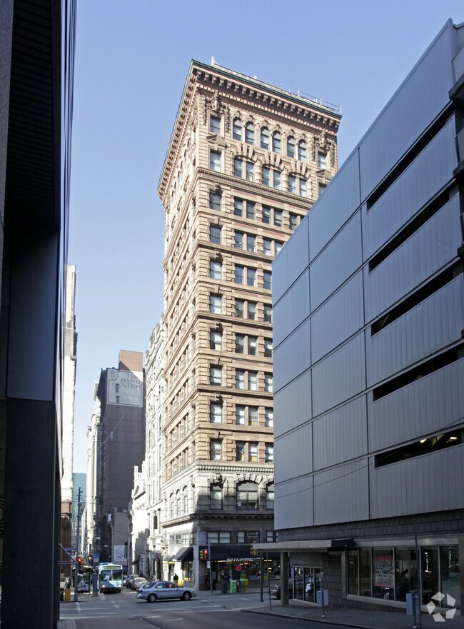 Standard Life Building Apartments Pittsburgh, PA