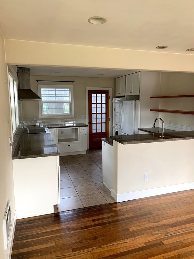 Foto del edificio - 7407 NE Hassalo St