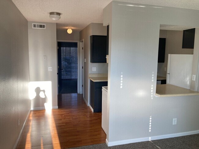 Foto del edificio - 1 Bedroom 1 Bath Ground Floor Apartment with Private Patio!