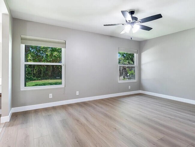 Foto del edificio - 11610 Cedar Way
