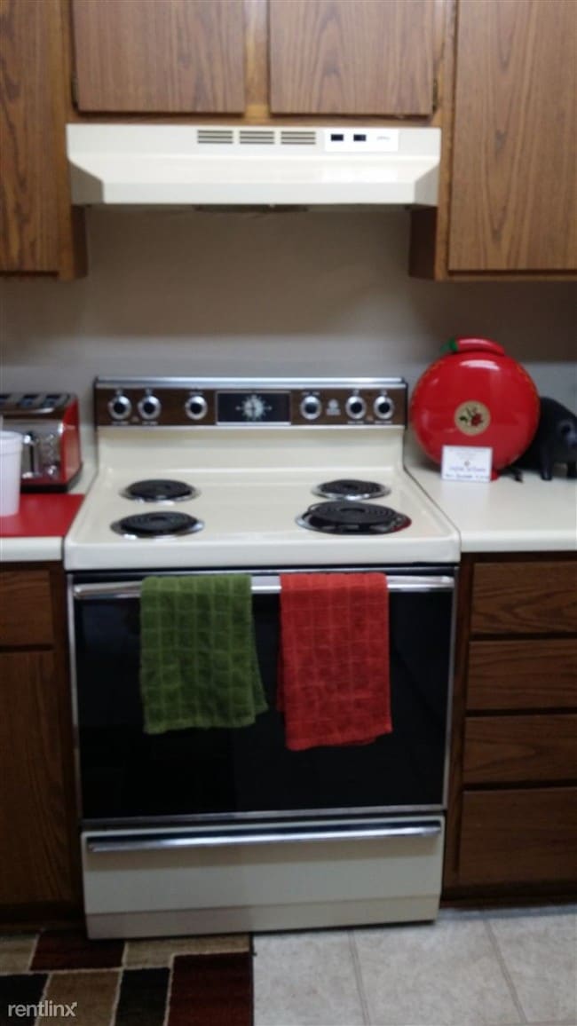 Building Photo - 550 Courtwood Ln