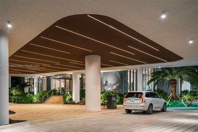 Foto del edificio - 700 NE 24th St